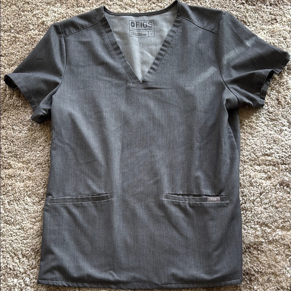 🍍 FIGS Technical Collection Gray V Neck Short Sleeves 2 pocket Scrub Top W/ L🍍